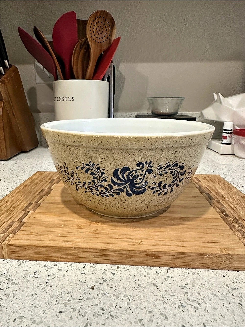 Pyrex bowl “Homestead” 402